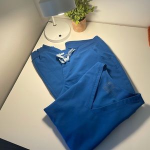 FIGS scrub set. Cosma top & Zamora Jogger.